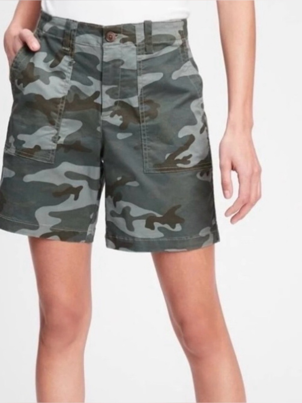 GAP Women's Camo Flat Front Shorts - Gray Camo